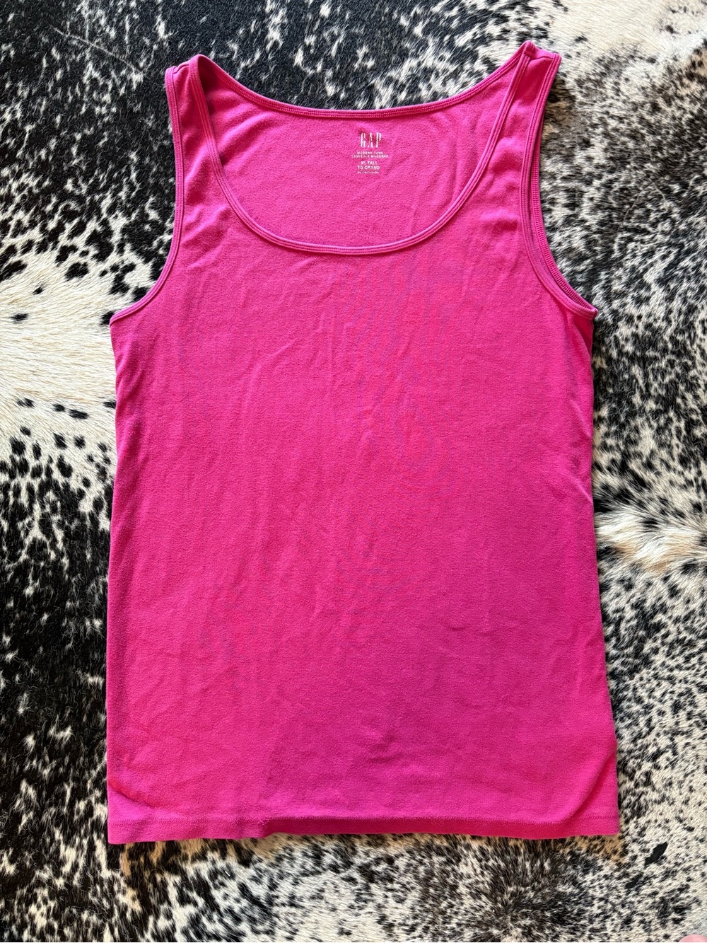 GAP Women’s Bright Fuchsia Scoop Tank